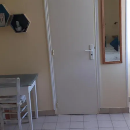 Bed & Breakfast Indépendante Et Coin Repas Proche Futuroscope Et Civaux Saint-Julien-l'Ars